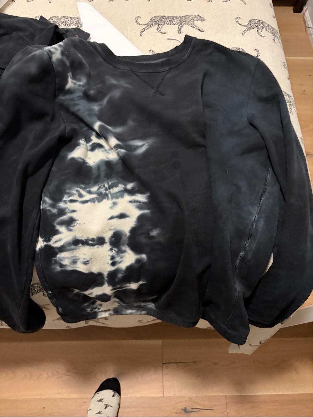 PAIGE Black and White Tie-Dye Crewneck Sweatshirt - size M